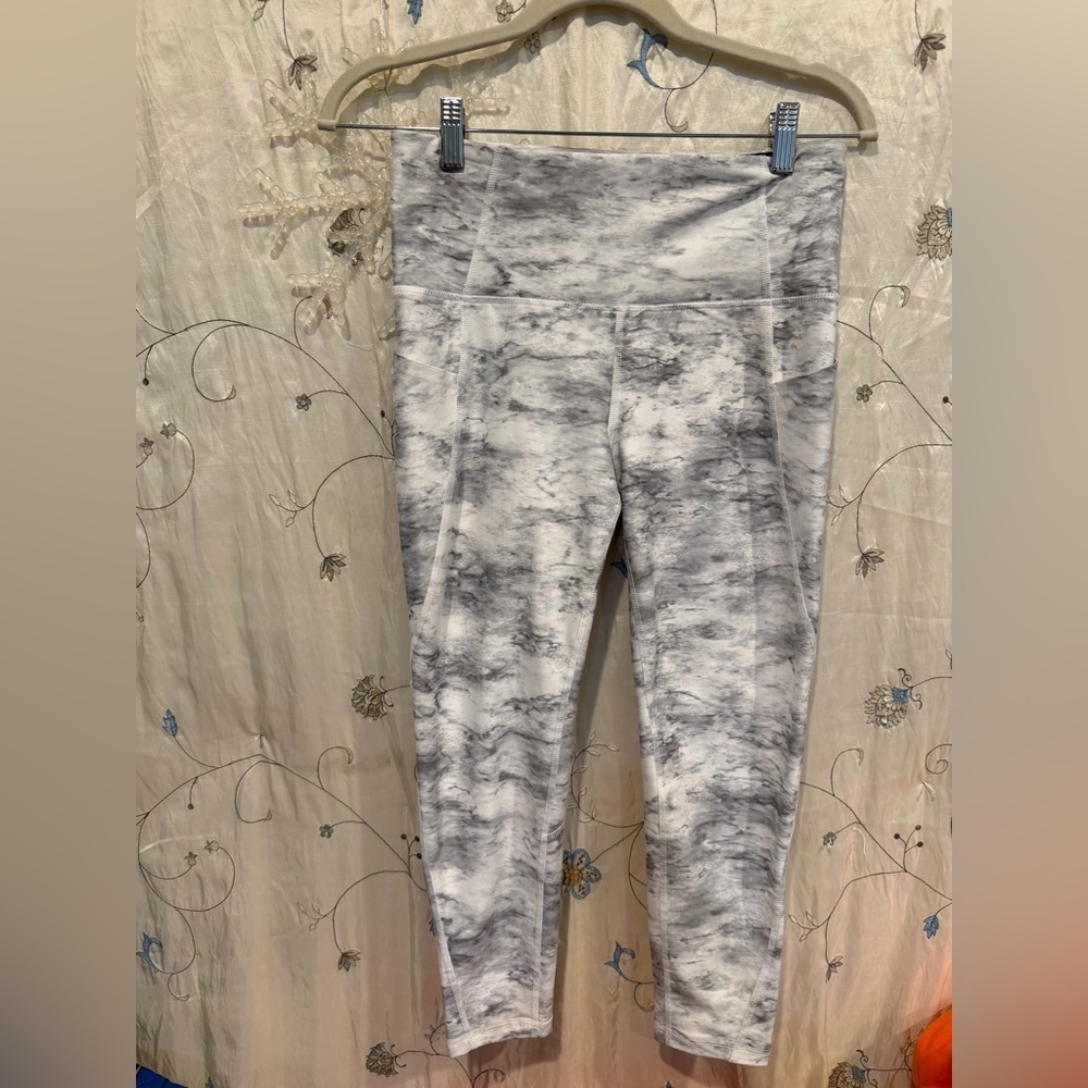 Xersion Cloudy Gray and White Leggings